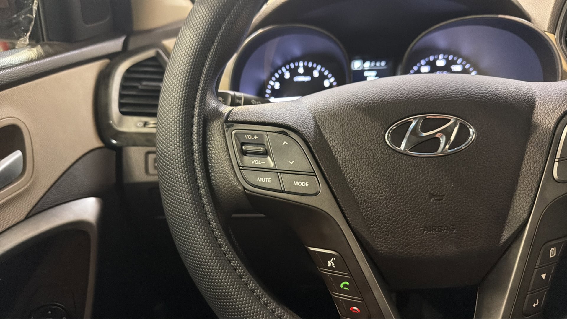 Used 2017 Hyundai Santa Fe Sport w/ Cargo Package FWD image 27