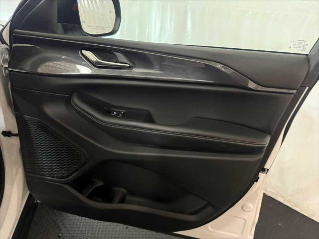 Certified 2023 Jeep Grand Cherokee Laredo w/ Luxury Tech Group I AWD/4WD image 28
