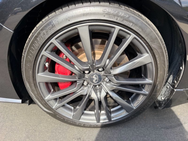 Used 2018 INFINITI Q50 Red Sport 400 w/ Sensory Package (Sport) RWD image 16