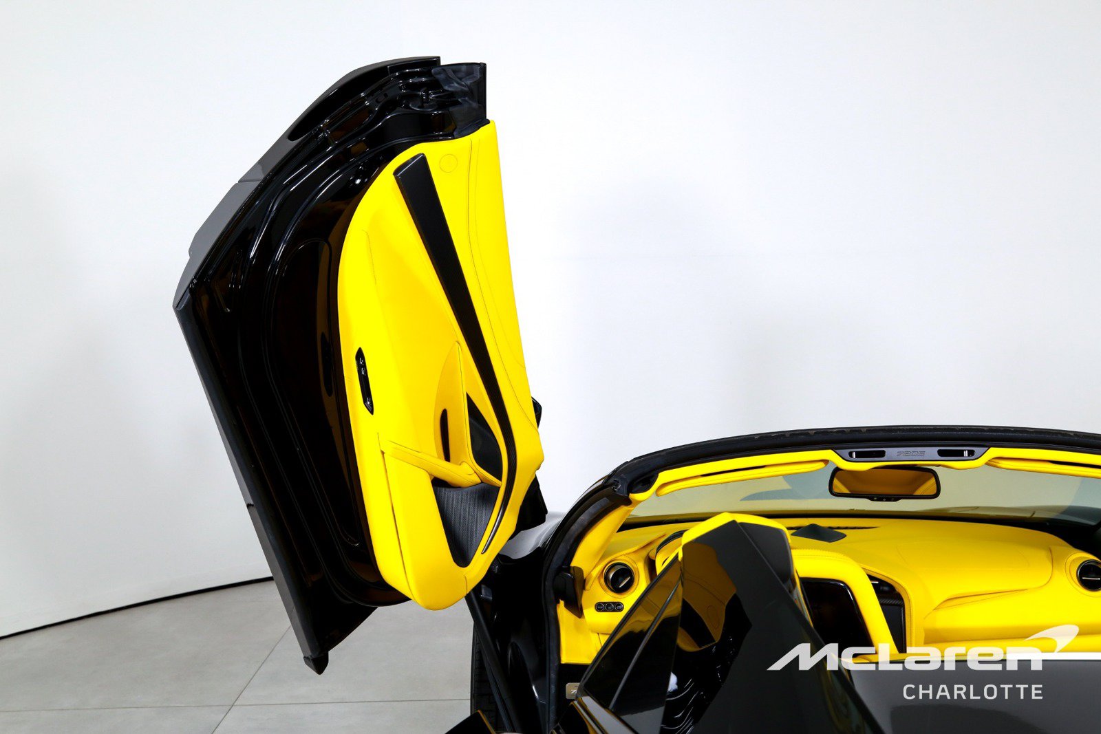 Used 2022 McLaren 720S Spider RWD image 12