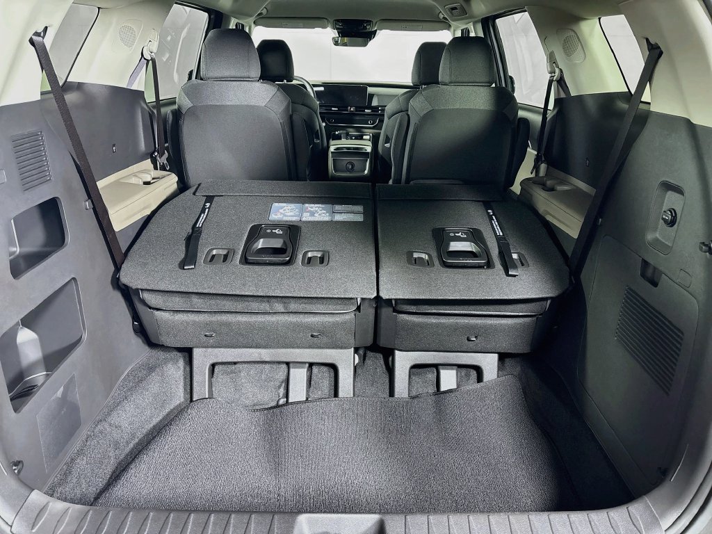 New 2027 Kia Carnival LX FWD image 20