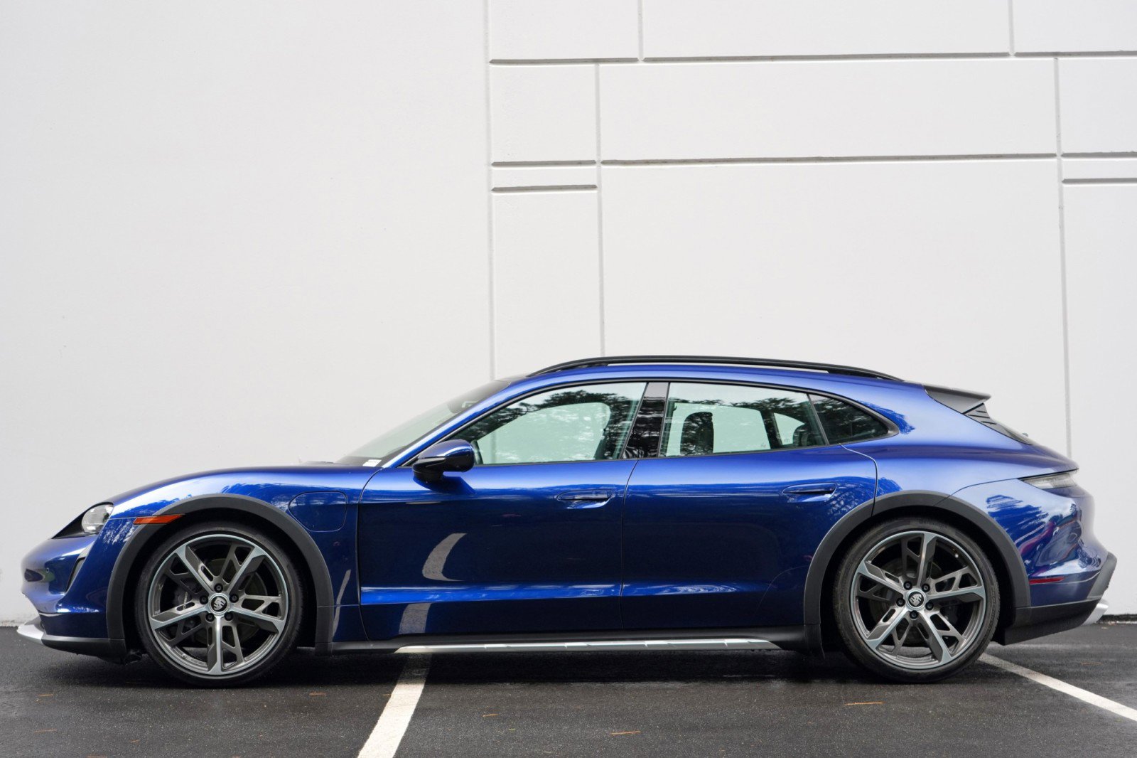 Used 2022 Porsche Taycan 4 Cross Turismo AWD/4WD image 9