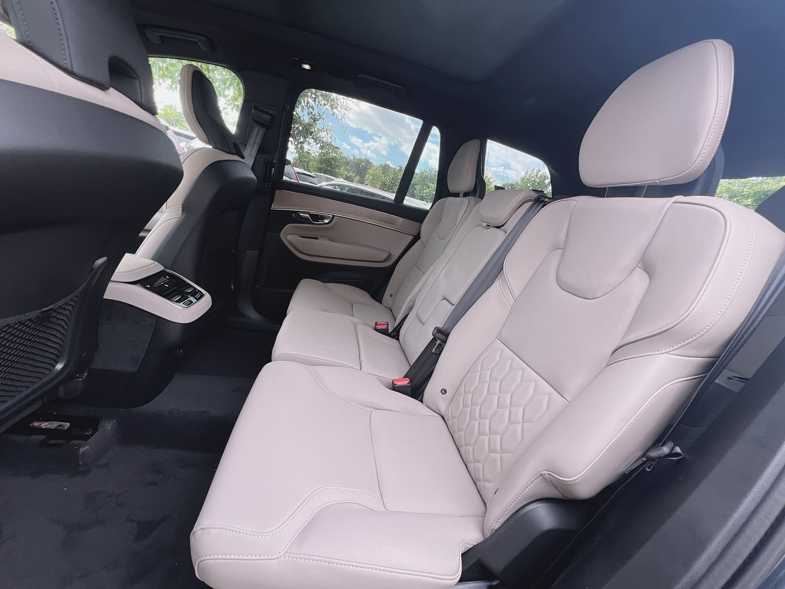 New 2026 Volvo XC90 B6 Plus w/ Protection Package Premier AWD/4WD image 25
