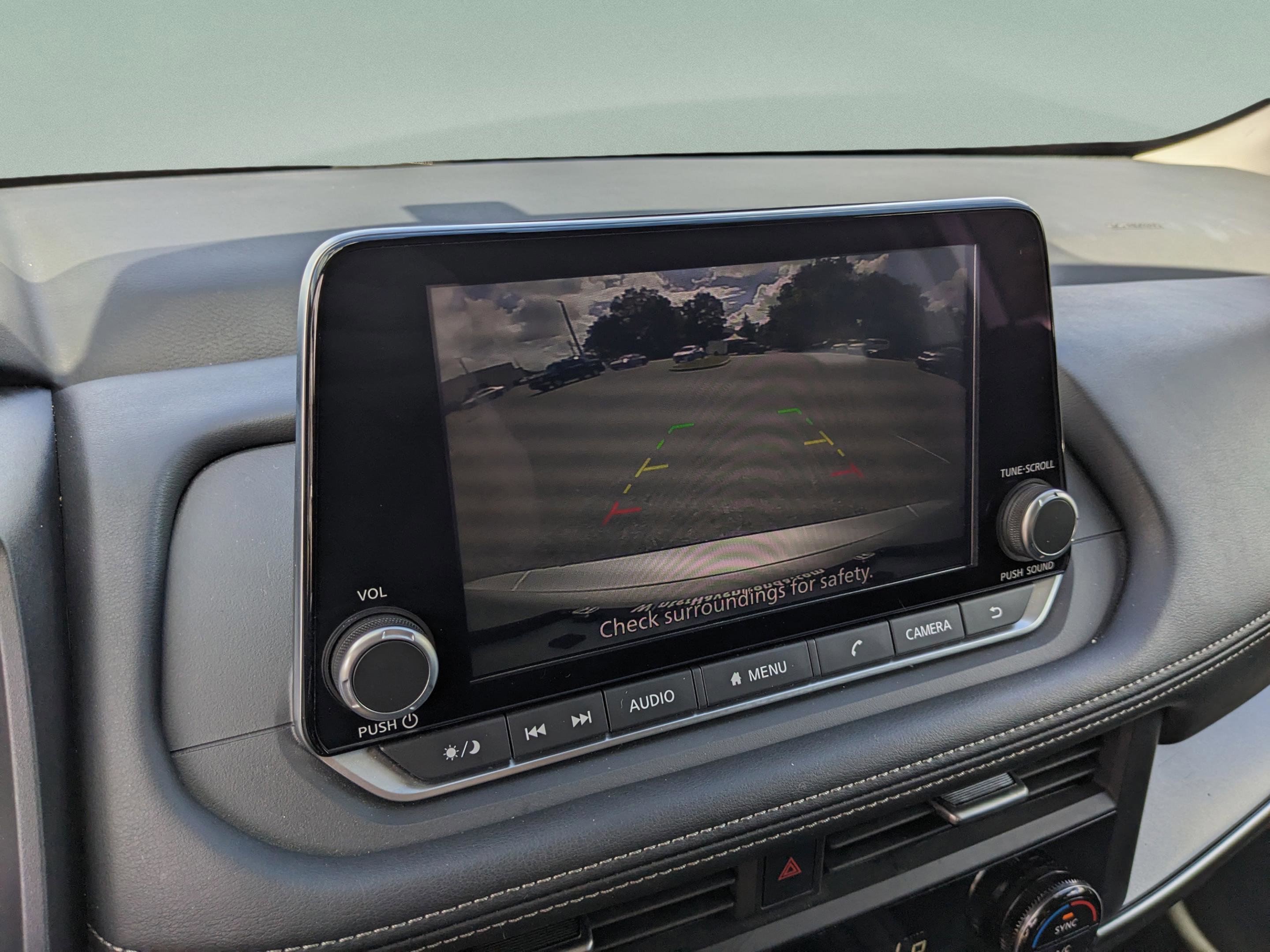 Used 2024 Nissan Rogue SV image 32