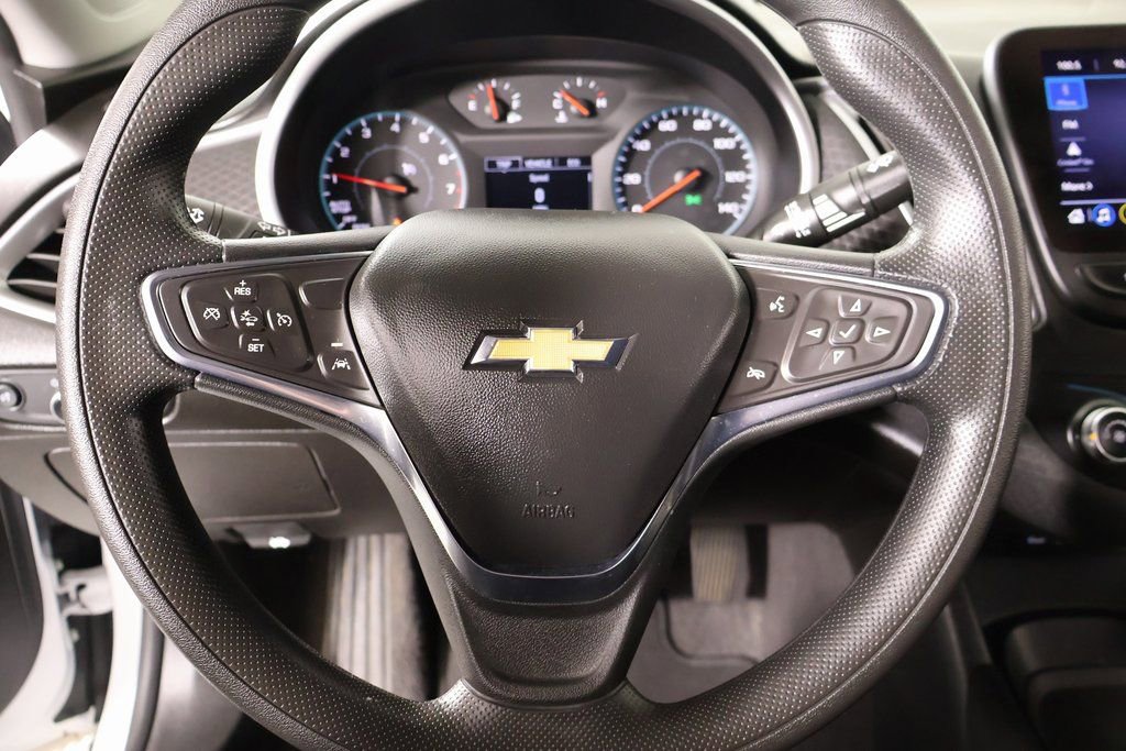 Used 2025 Chevrolet Malibu LS image 3