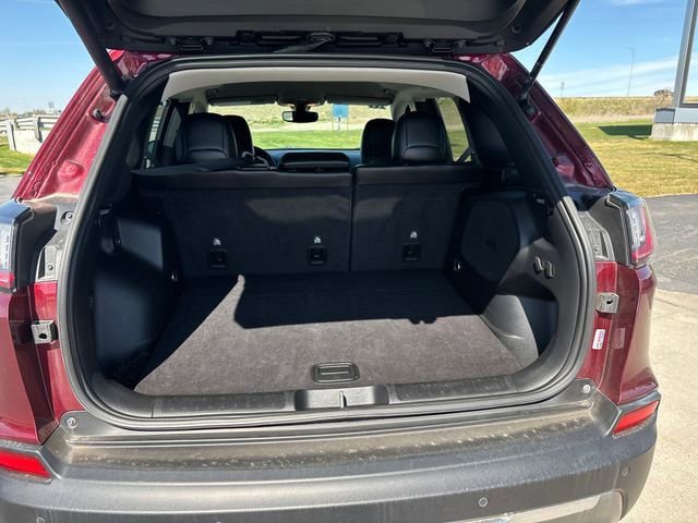 Used 2019 Jeep Cherokee Limited AWD/4WD image 25