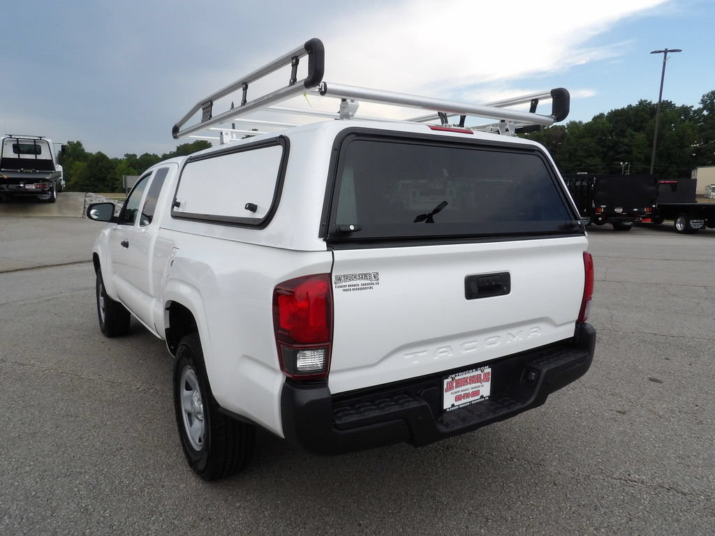 Used 2023 Toyota Tacoma SR RWD image 5