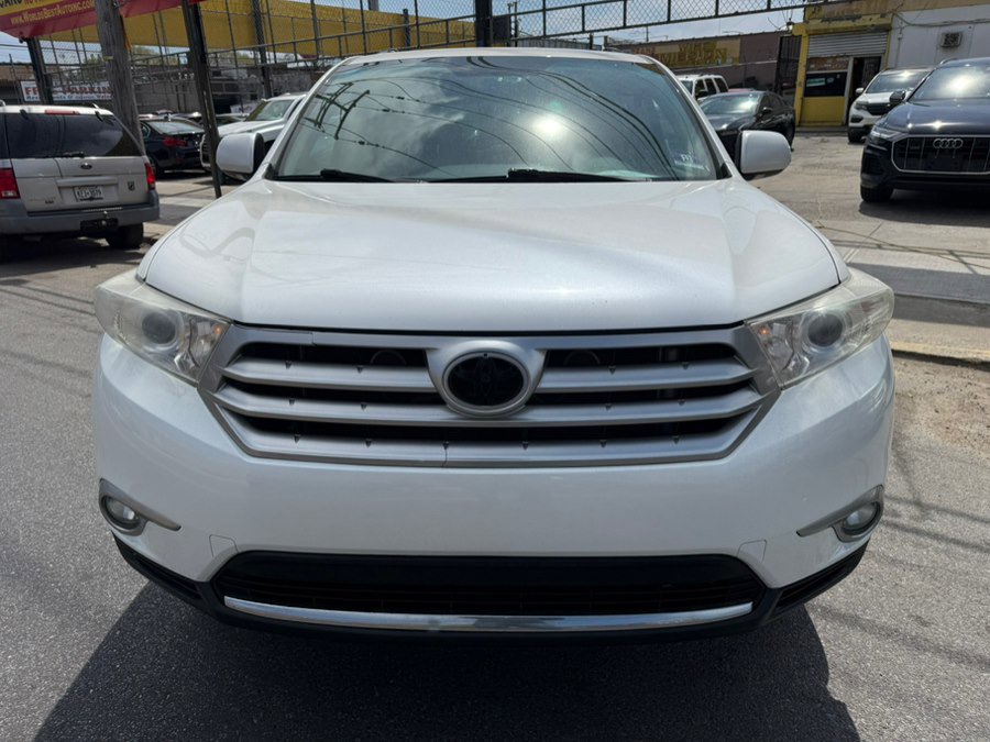 Used 2011 Toyota Highlander Limited w/ Tow Pkg AWD/4WD image 2