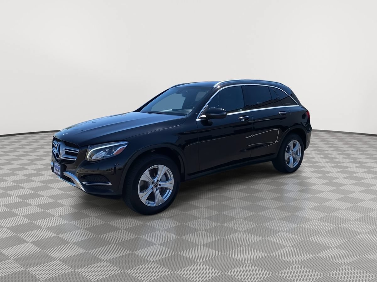 Used 2018 Mercedes-Benz GLC 300 4MATIC image 3