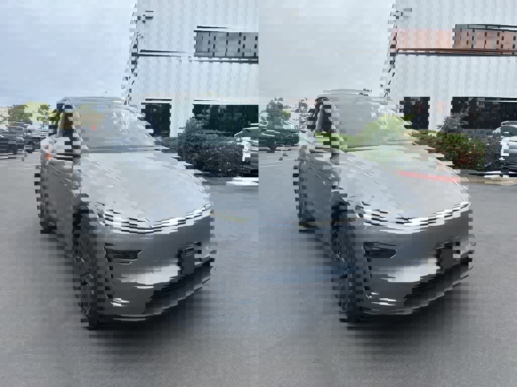 Used 2026 Tesla Model Y 2WD image 2