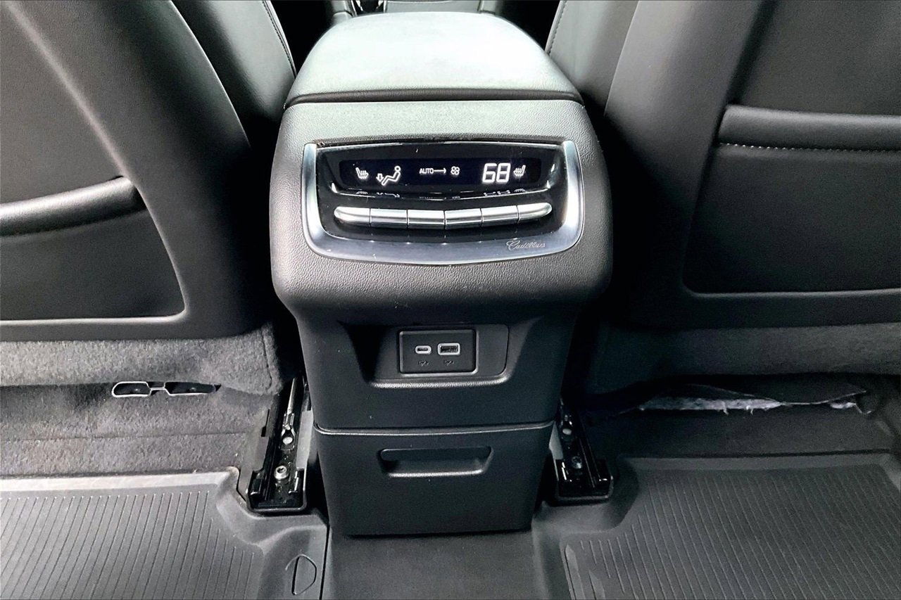 Used 2022 Cadillac XT6 Premium Luxury w/ Technology Package image 17