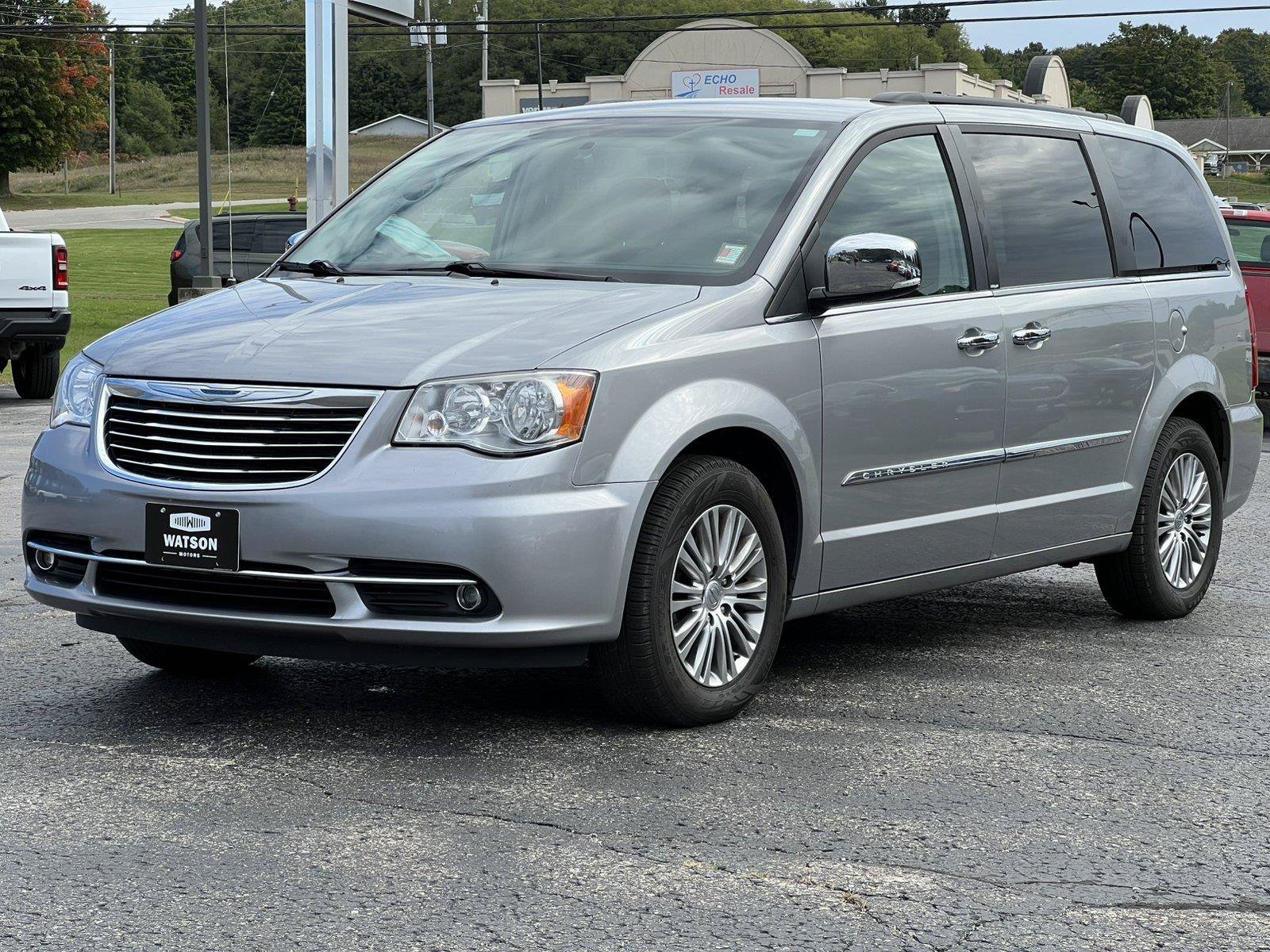 Used 2014 Chrysler Town & Country Touring-L w/ Driver Convenience Group FWD image 38