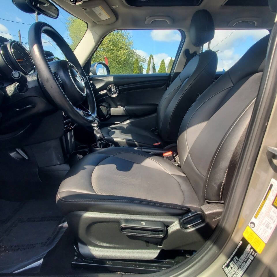 Used 2019 MINI Cooper 4-Door Hardtop image 14