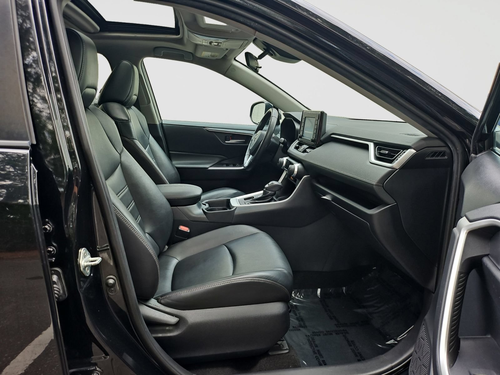Used 2019 Toyota RAV4 XLE Premium w/ All Weather Liner Package AWD/4WD image 16
