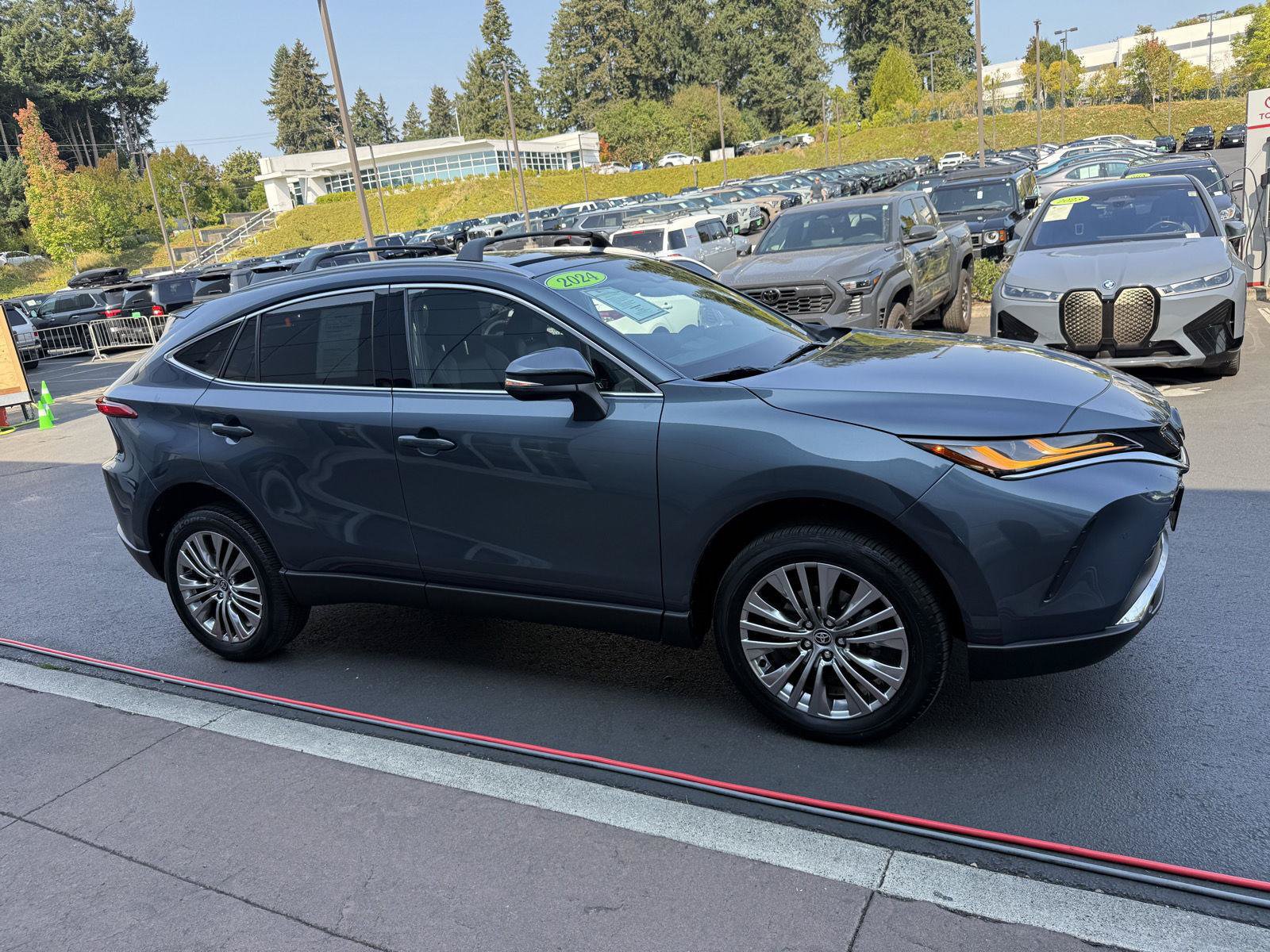 Certified 2024 Toyota Venza XLE AWD/4WD image 8