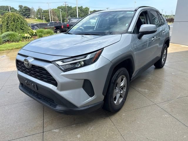 Used 2025 Toyota RAV4 XLE AWD/4WD image 3
