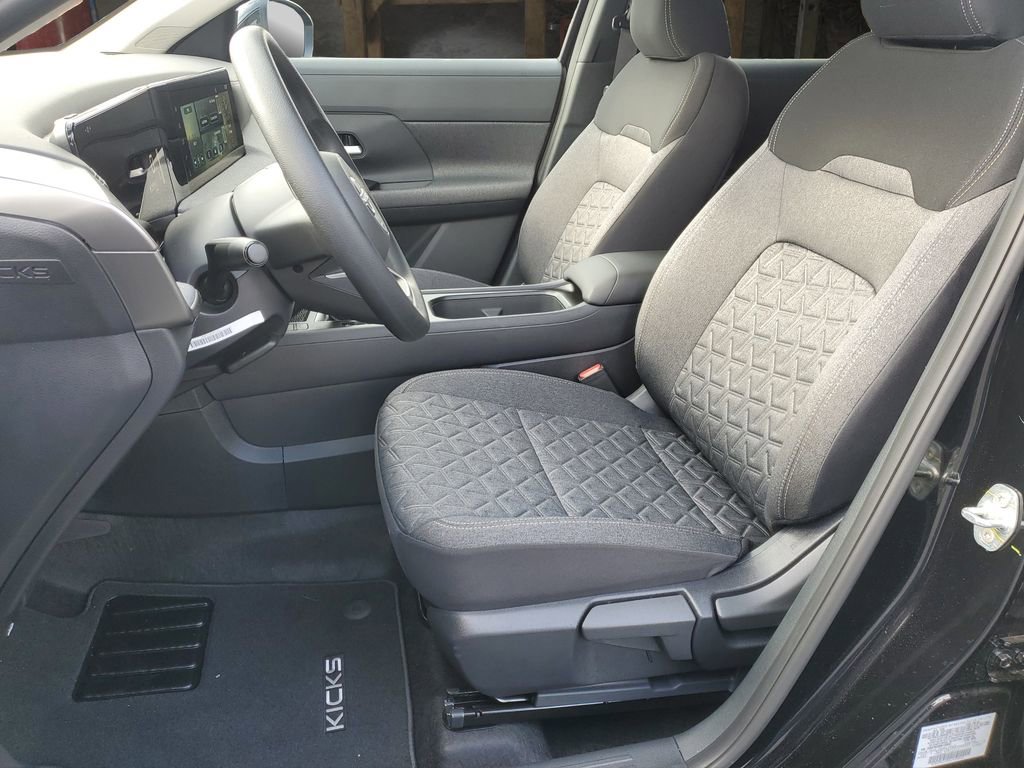 Used 2025 Nissan Kicks SV image 16