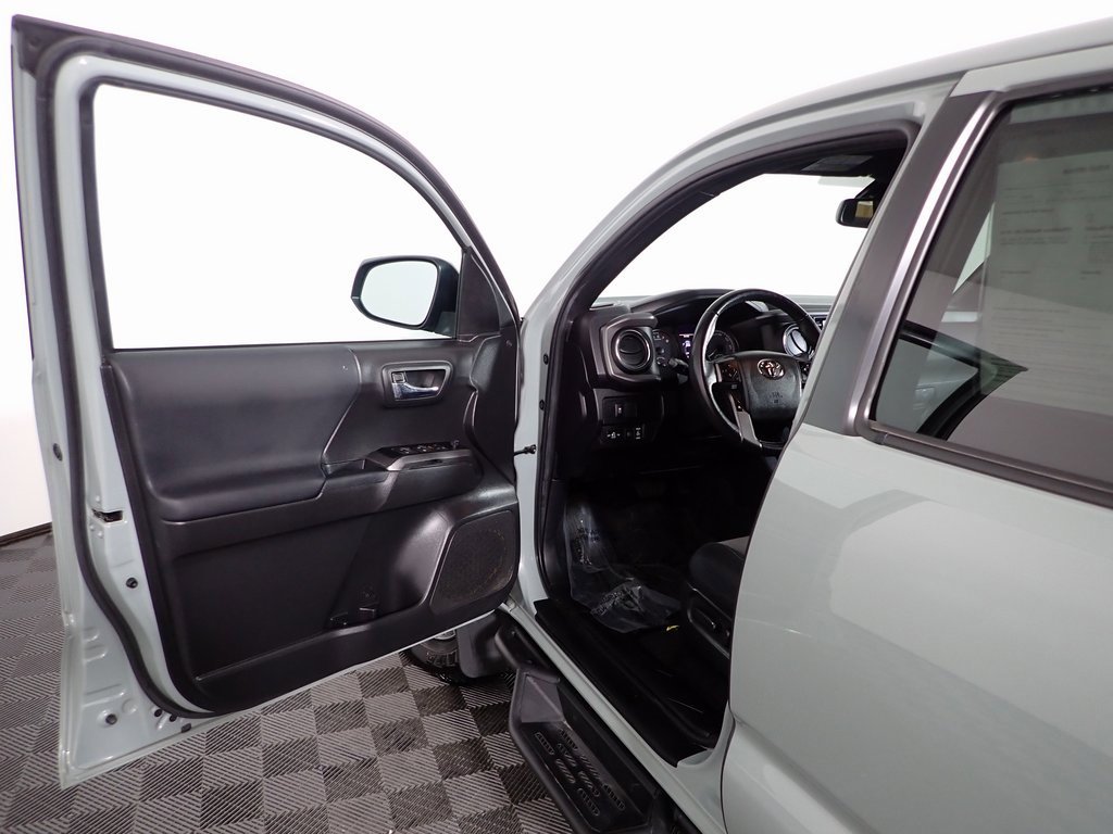 Used 2023 Toyota Tacoma TRD Off-Road image 17