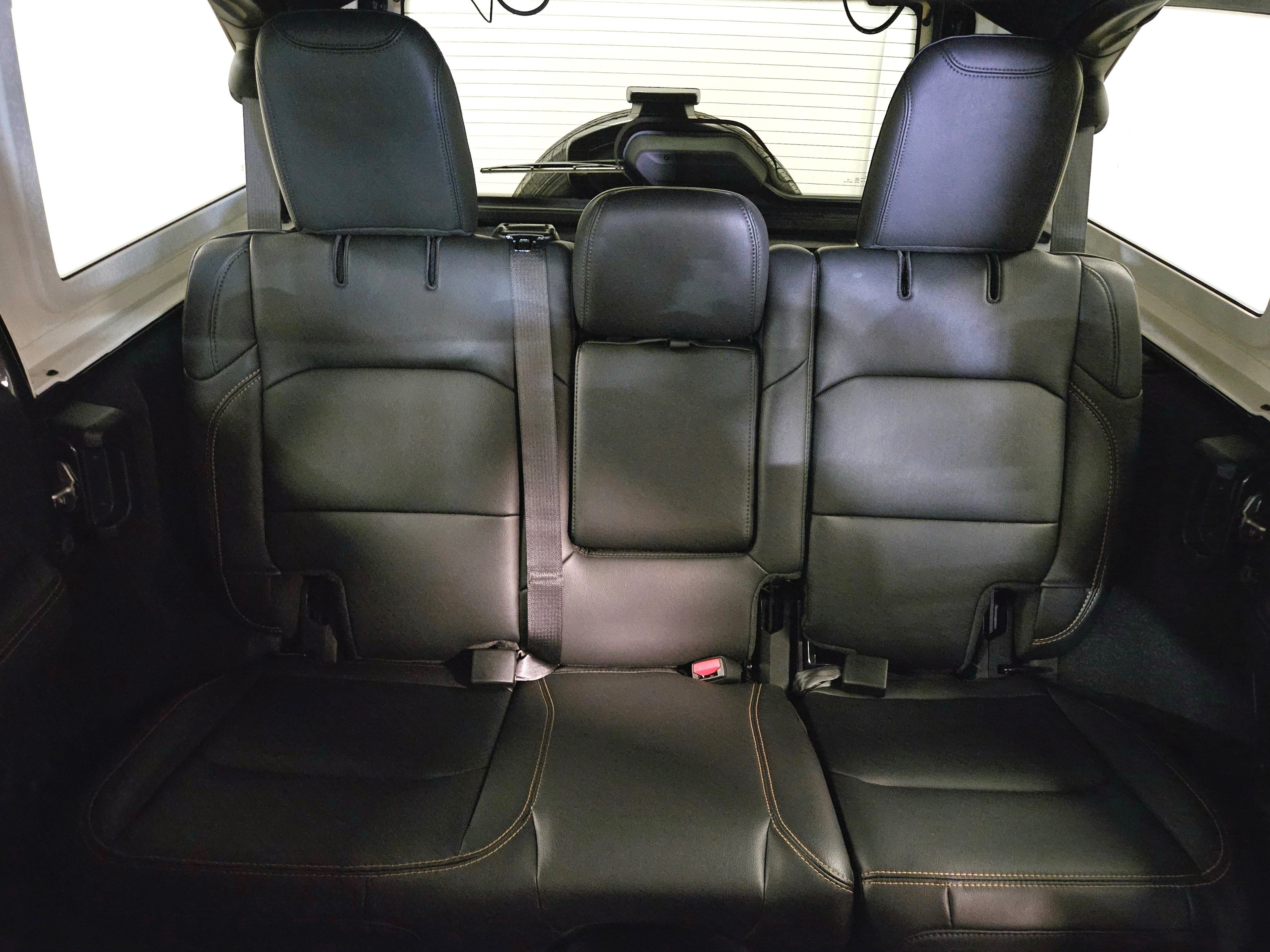 Used 2025 Jeep Wrangler Unlimited Sahara AWD/4WD image 29
