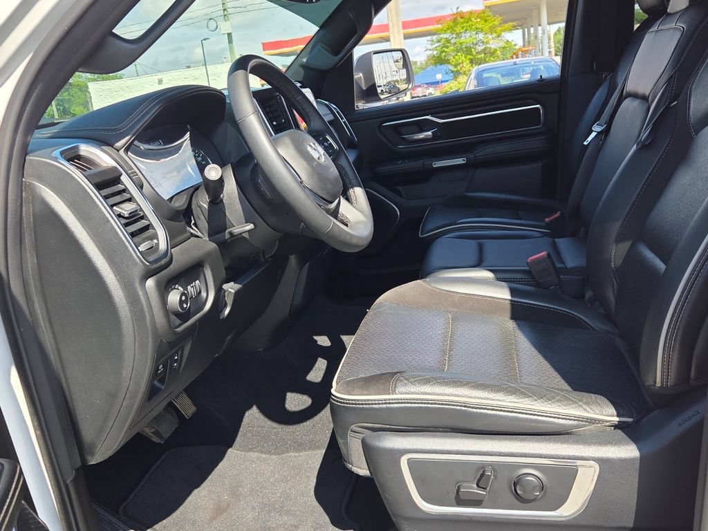 Used 2025 RAM 1500 Laramie AWD/4WD image 3