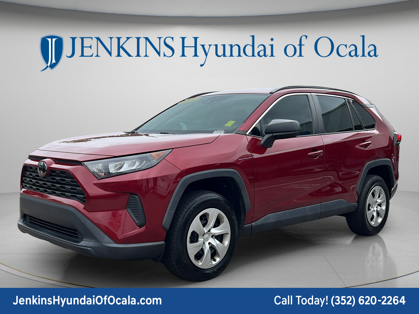 Used 2020 Toyota RAV4 LE FWD image 7