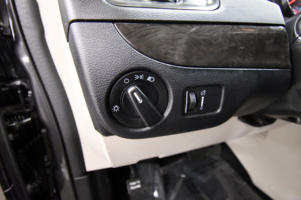 Used 2019 Dodge Grand Caravan SE FWD image 17