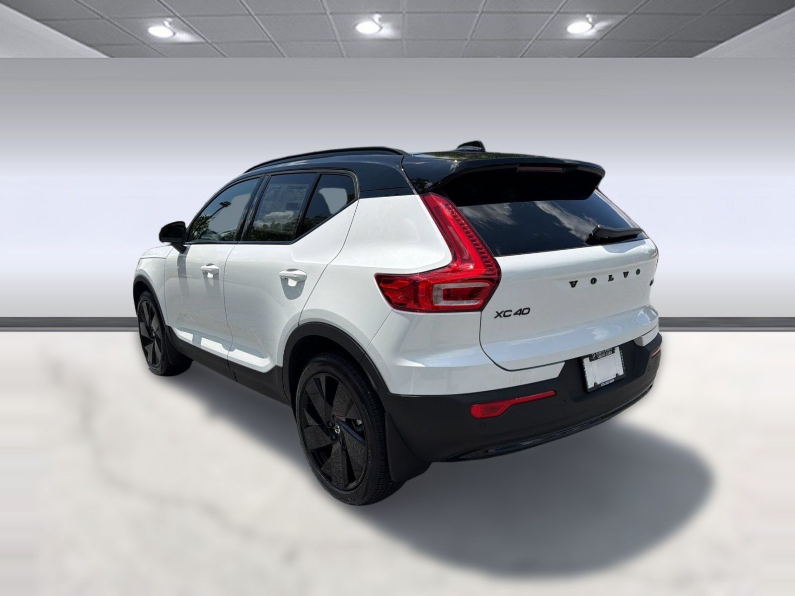 New 2026 Volvo XC40 B5 Ultra w/ Climate Package AWD/4WD image 3