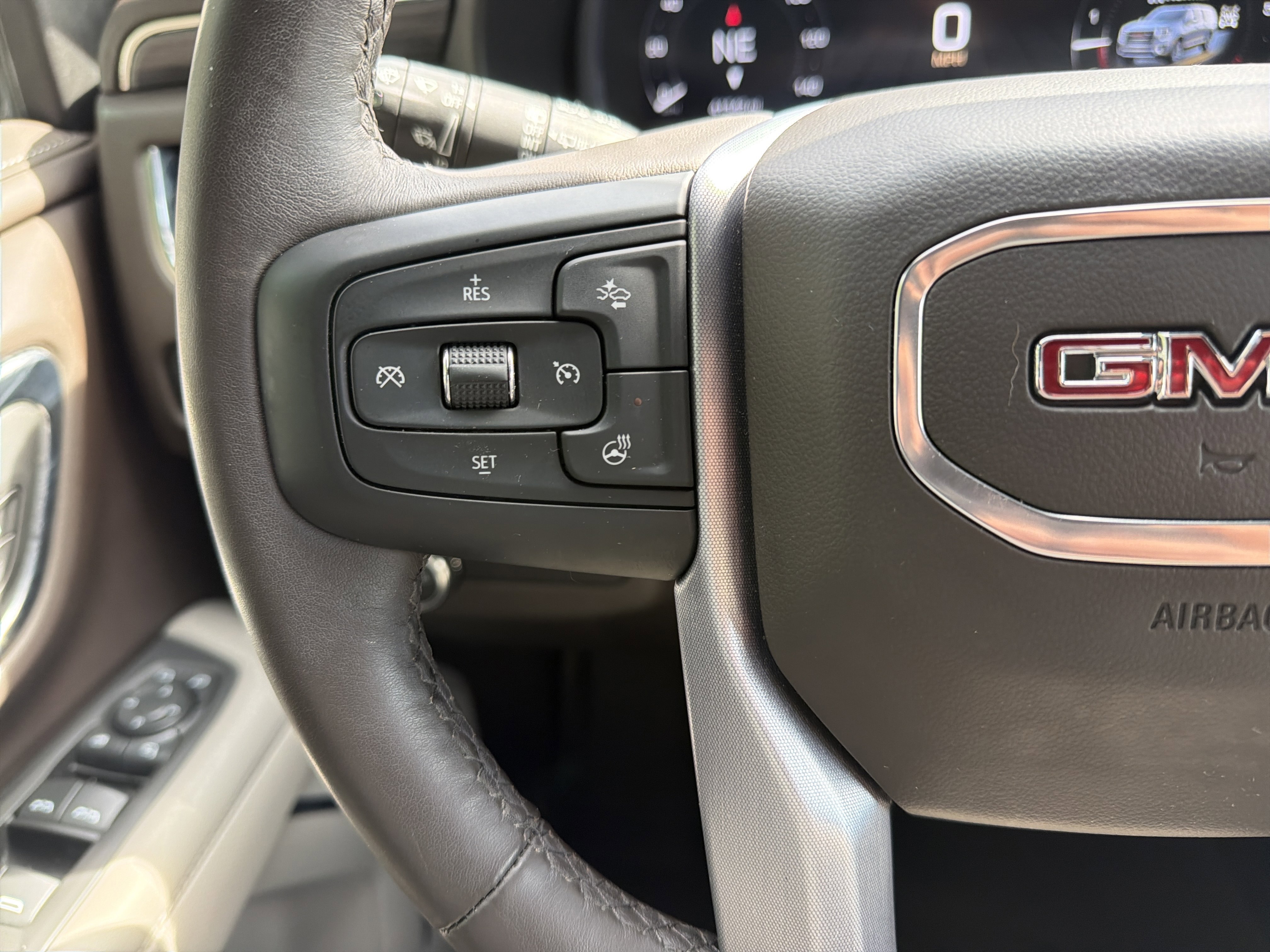 Used 2022 GMC Yukon XL SLT w/ SLT Premium Package AWD/4WD image 19