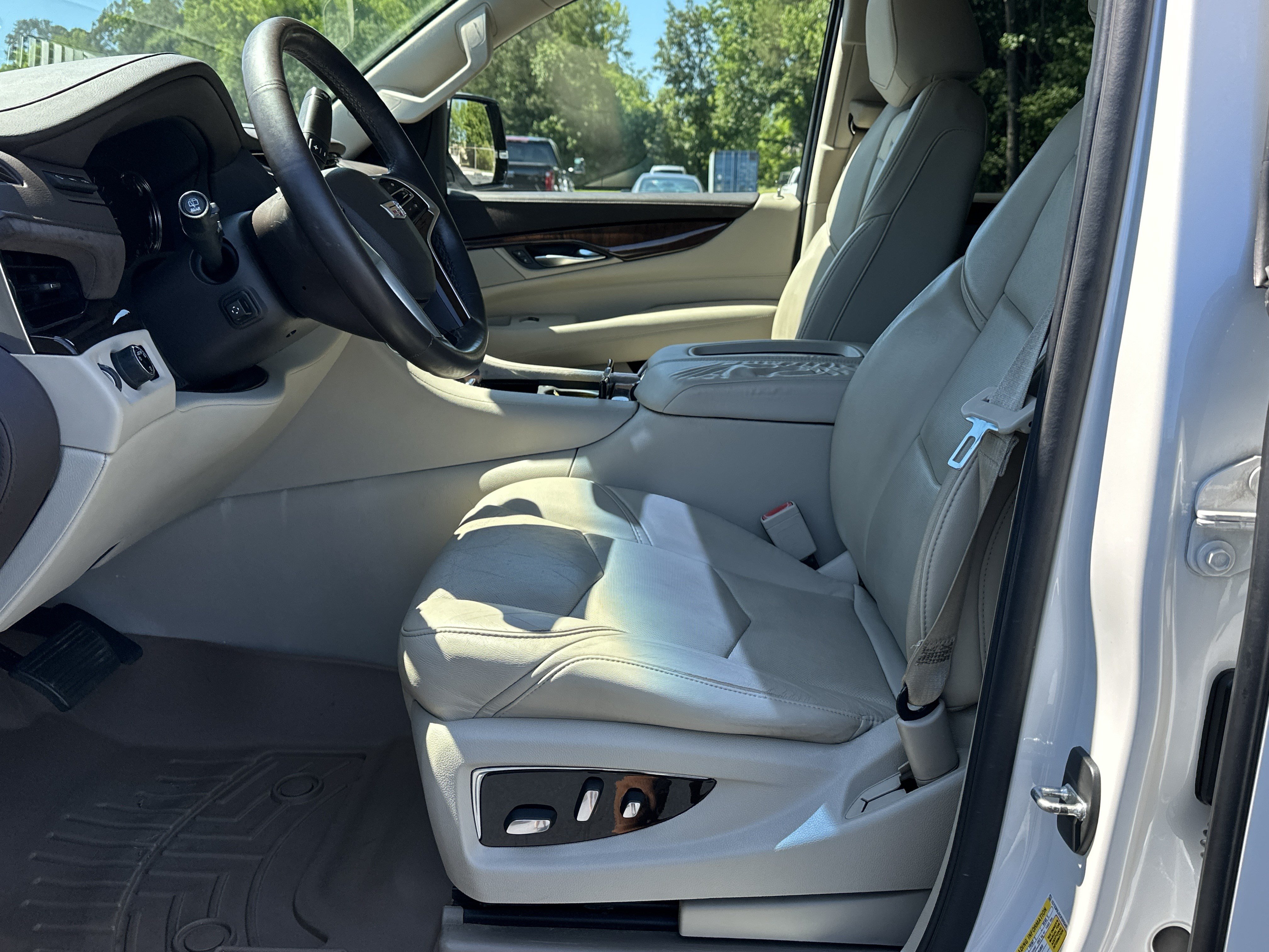Used 2016 Cadillac Escalade ESV Luxury RWD image 9