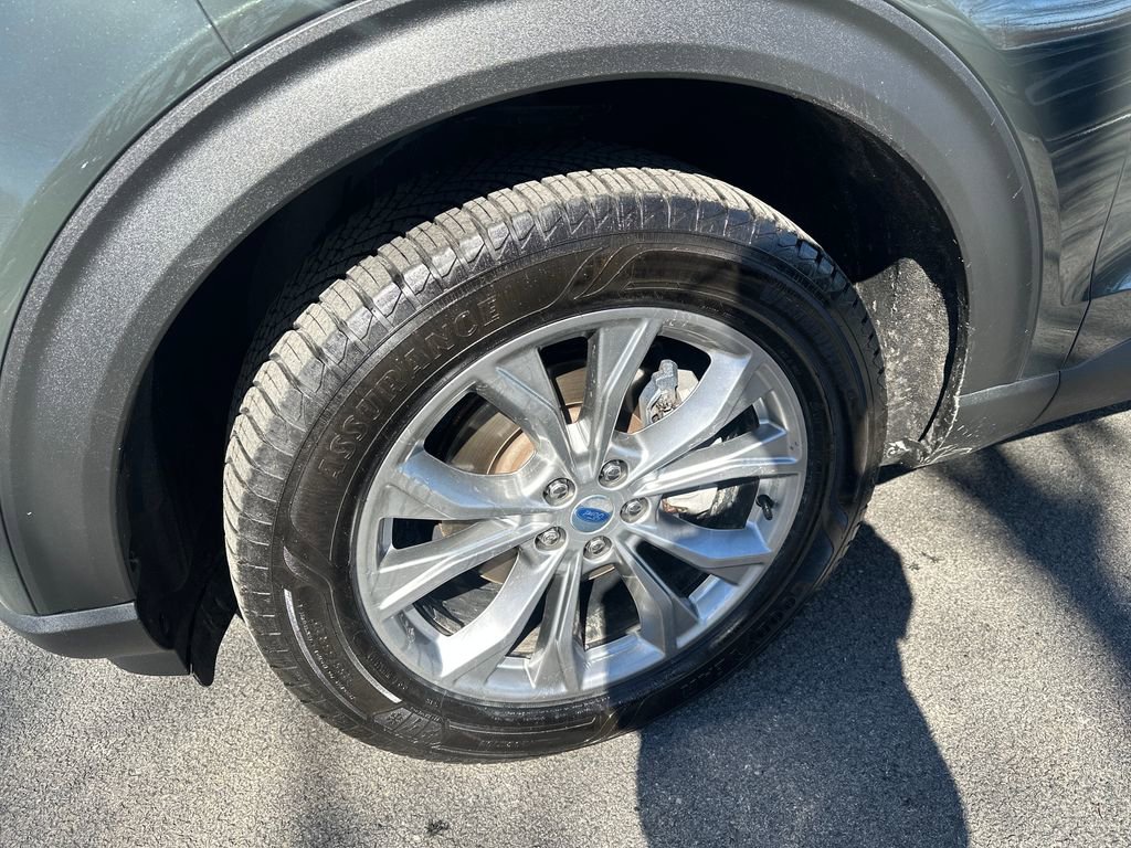 Used 2022 Ford Explorer XLT w/ Equipment Group 202A image 2
