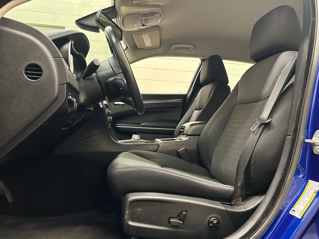 Used 2021 Chrysler 300 Touring w/ Chrome Appearance Package image 7
