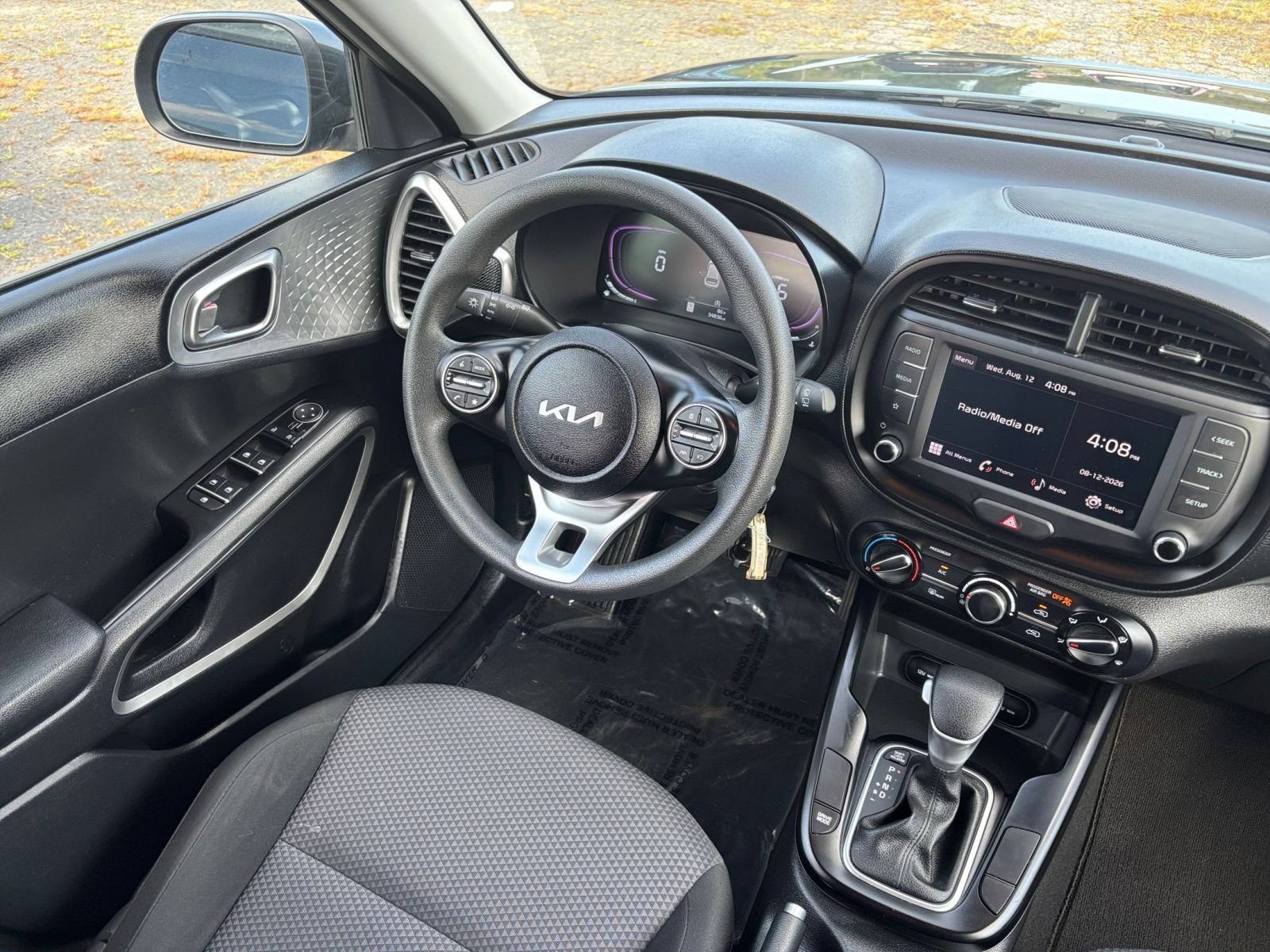 Used 2025 Kia Soul LX w/ LX Technology Package FWD image 25