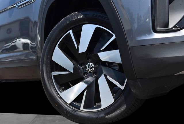 Used 2025 Volkswagen Atlas Cross Sport SE FWD image 3