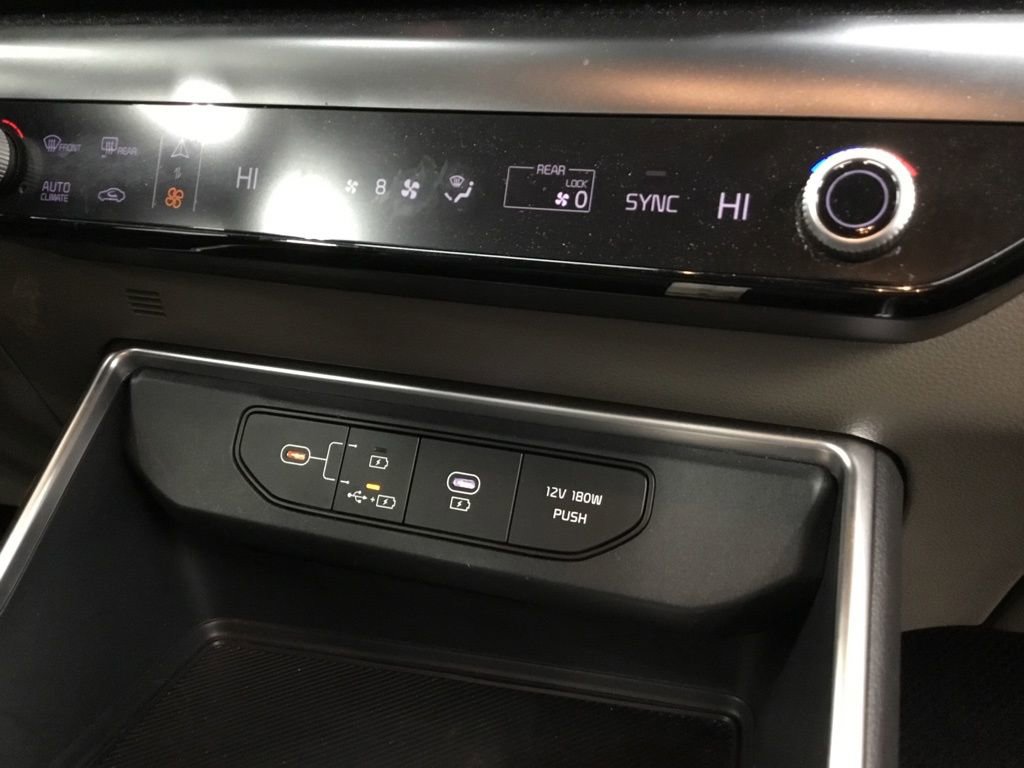 Used 2025 Kia Carnival image 26