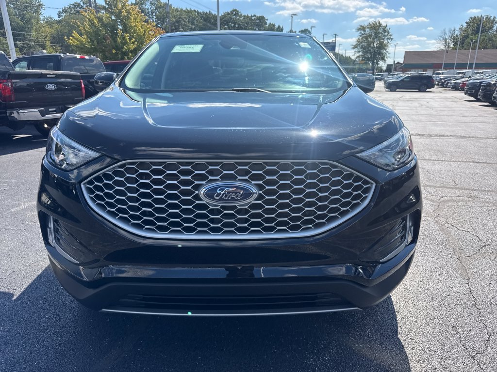 Used 2024 Ford Edge SEL w/ Convenience Package AWD/4WD image 3