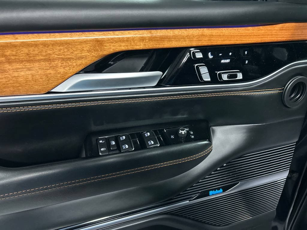 Used 2024 Jeep Grand Wagoneer L Series III w/ Rear Seat Video Group 1 AWD/4WD image 14
