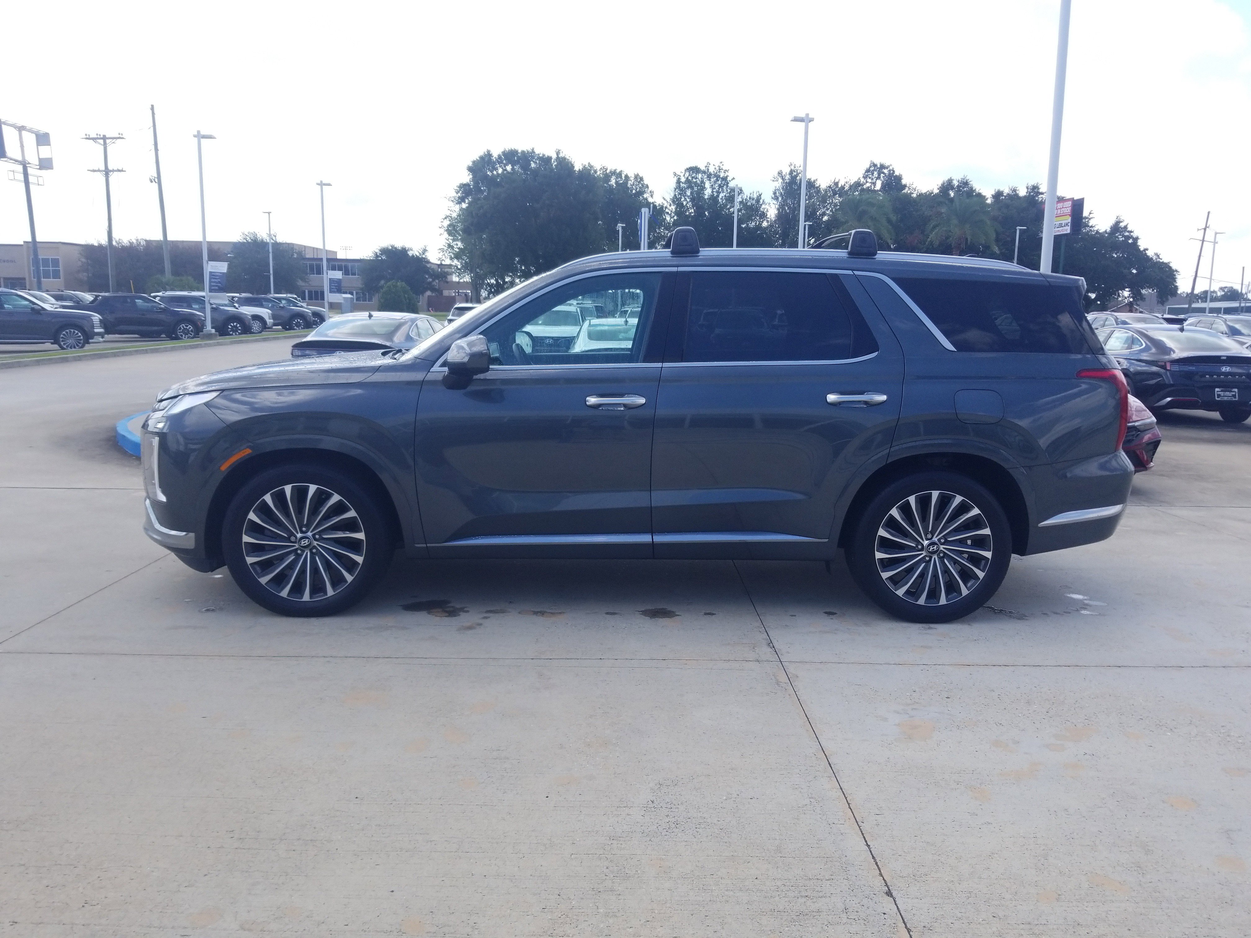 Used 2023 Hyundai Palisade Calligraphy FWD image 4