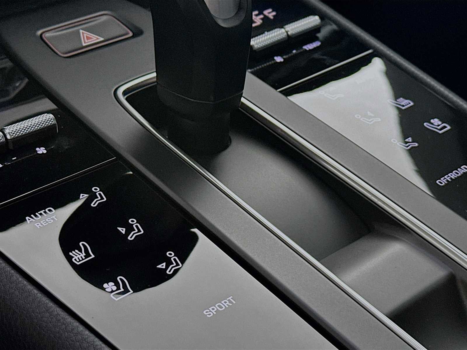 Certified 2025 Porsche Macan image 22