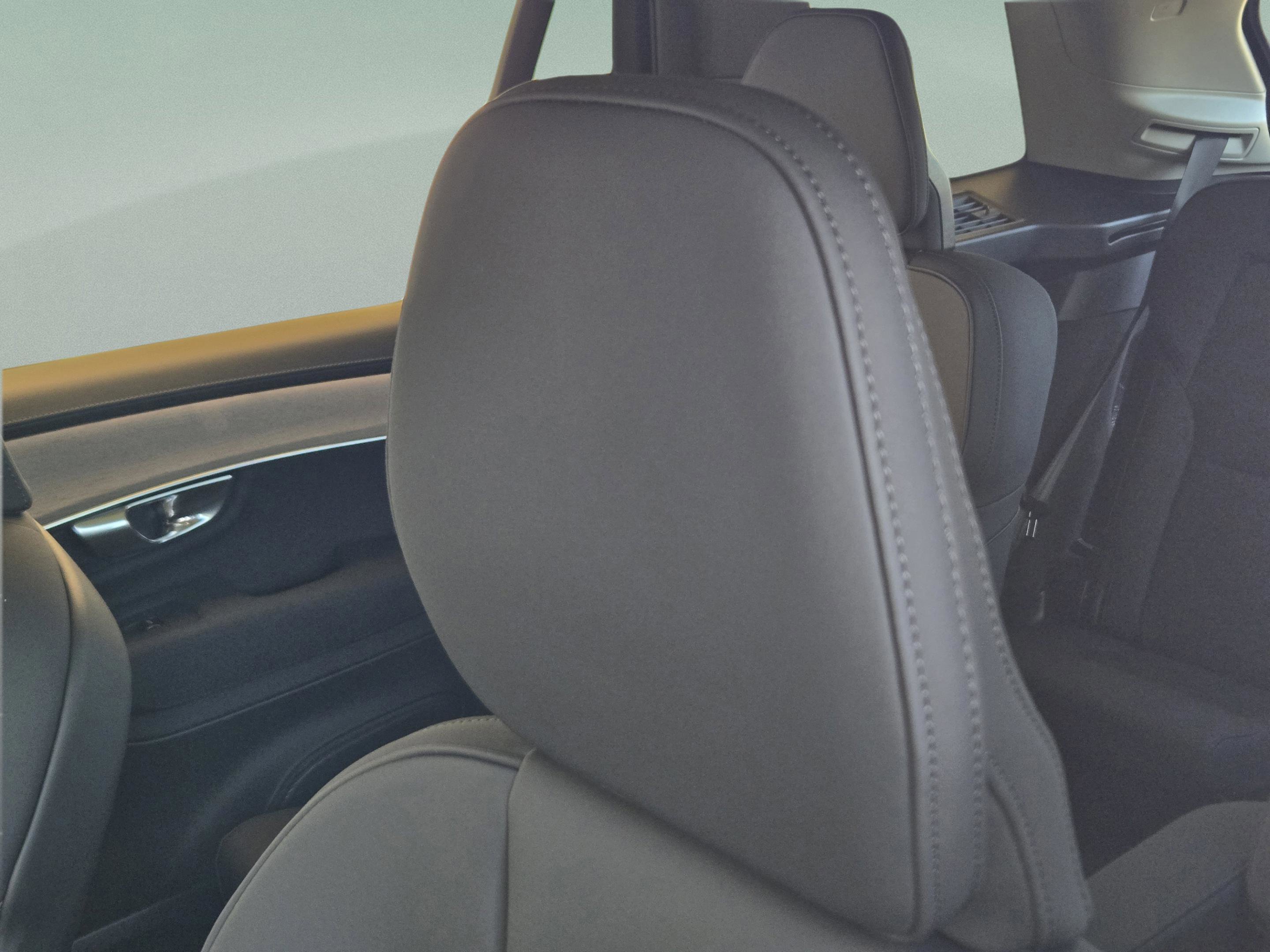 New 2026 Volvo XC90 T8 Plus w/ Protection Package Premier image 12