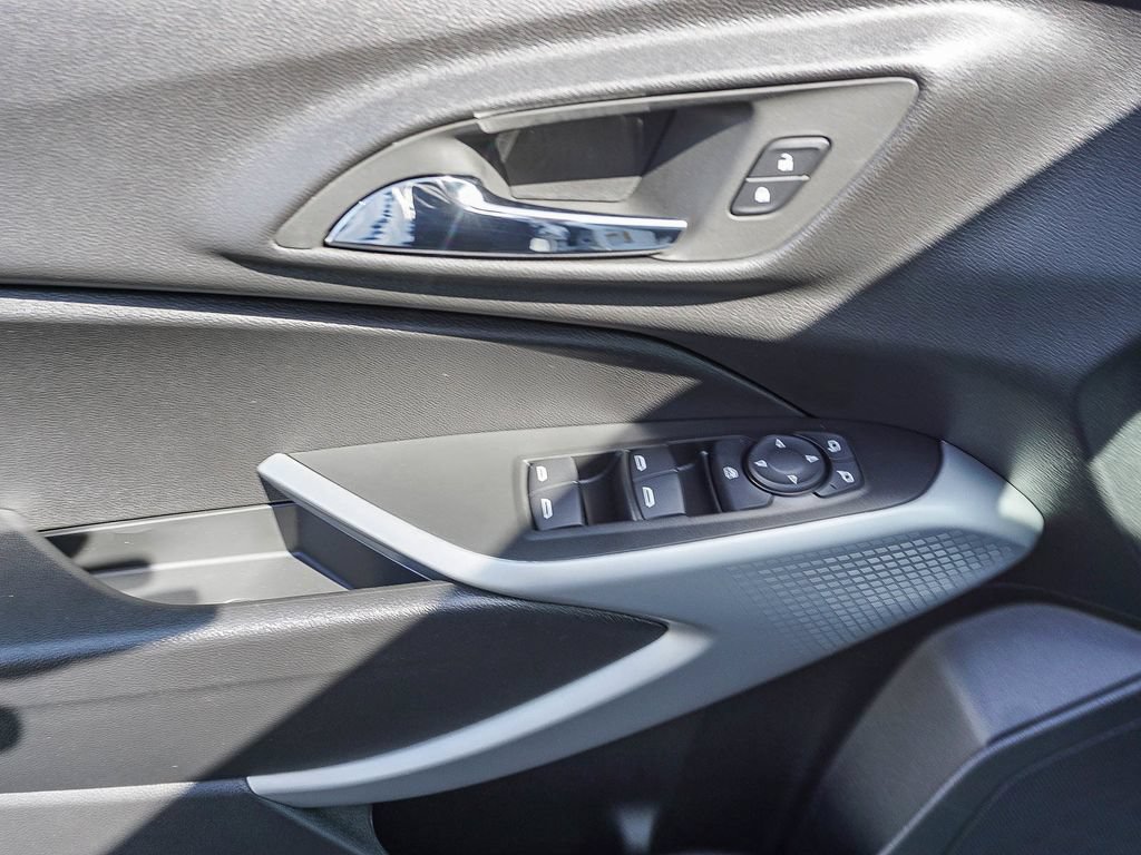 New 2026 Chevrolet Trax LS w/ LS Convenience Package FWD image 18