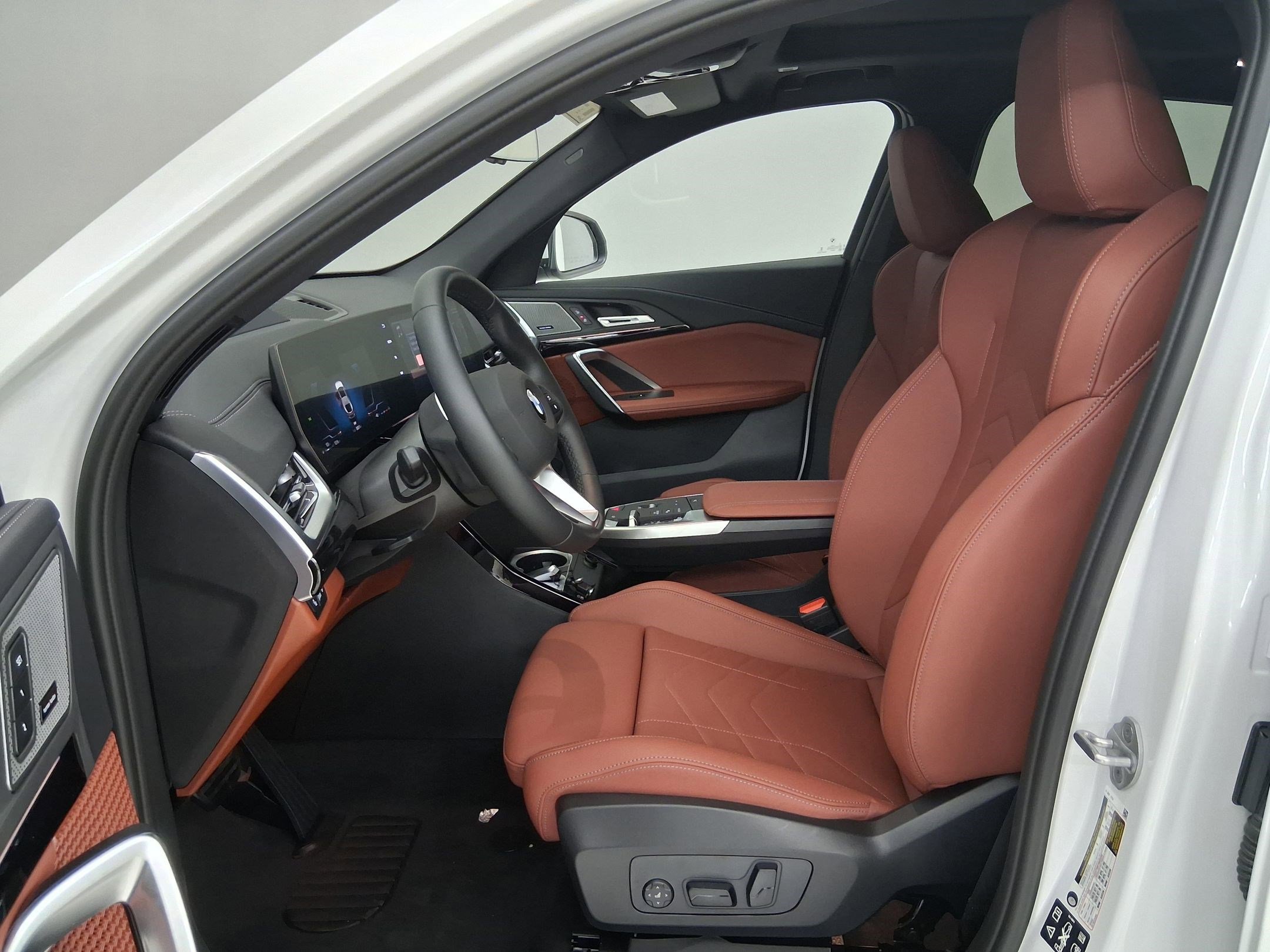 New 2026 BMW X2 xDrive28i w/ Technology Package image 3