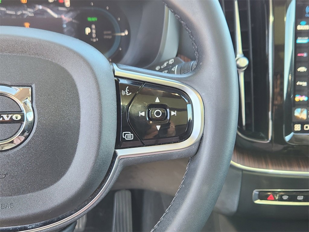 Used 2023 Volvo XC60 T8 Plus image 9