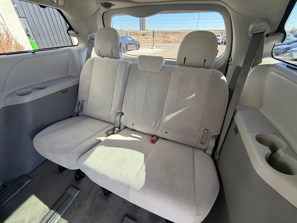 Used 2012 Toyota Sienna LE w/ Towing Pkg image 19