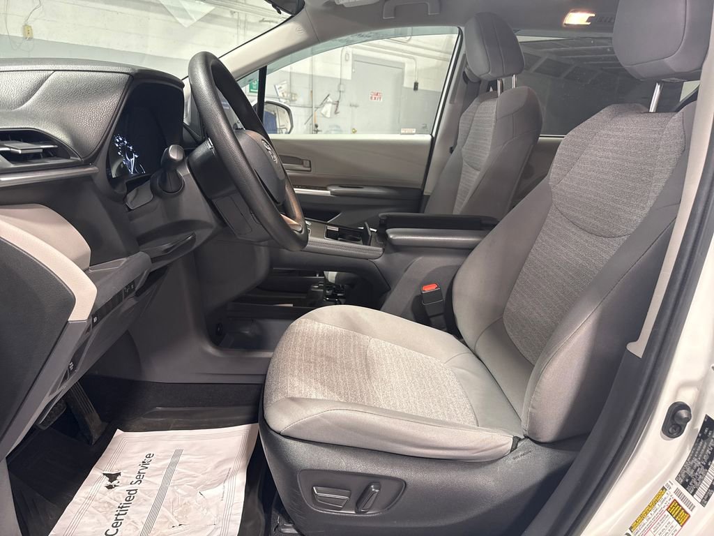 Used 2022 Toyota Sienna LE FWD image 21