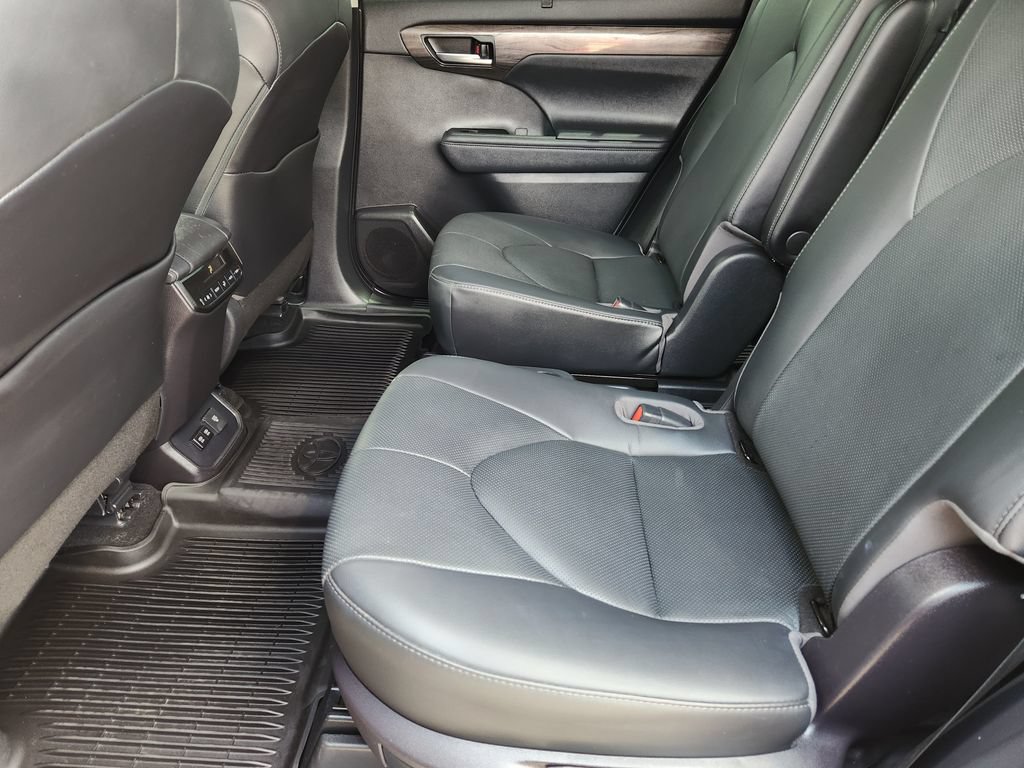 Certified 2020 Toyota Highlander Limited FWD image 31