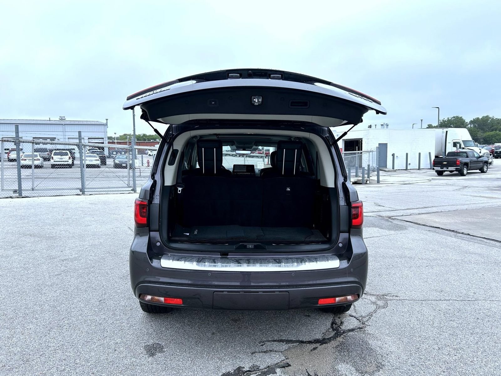 Used 2023 INFINITI QX80 Luxe w/ Cargo Package AWD/4WD image 23