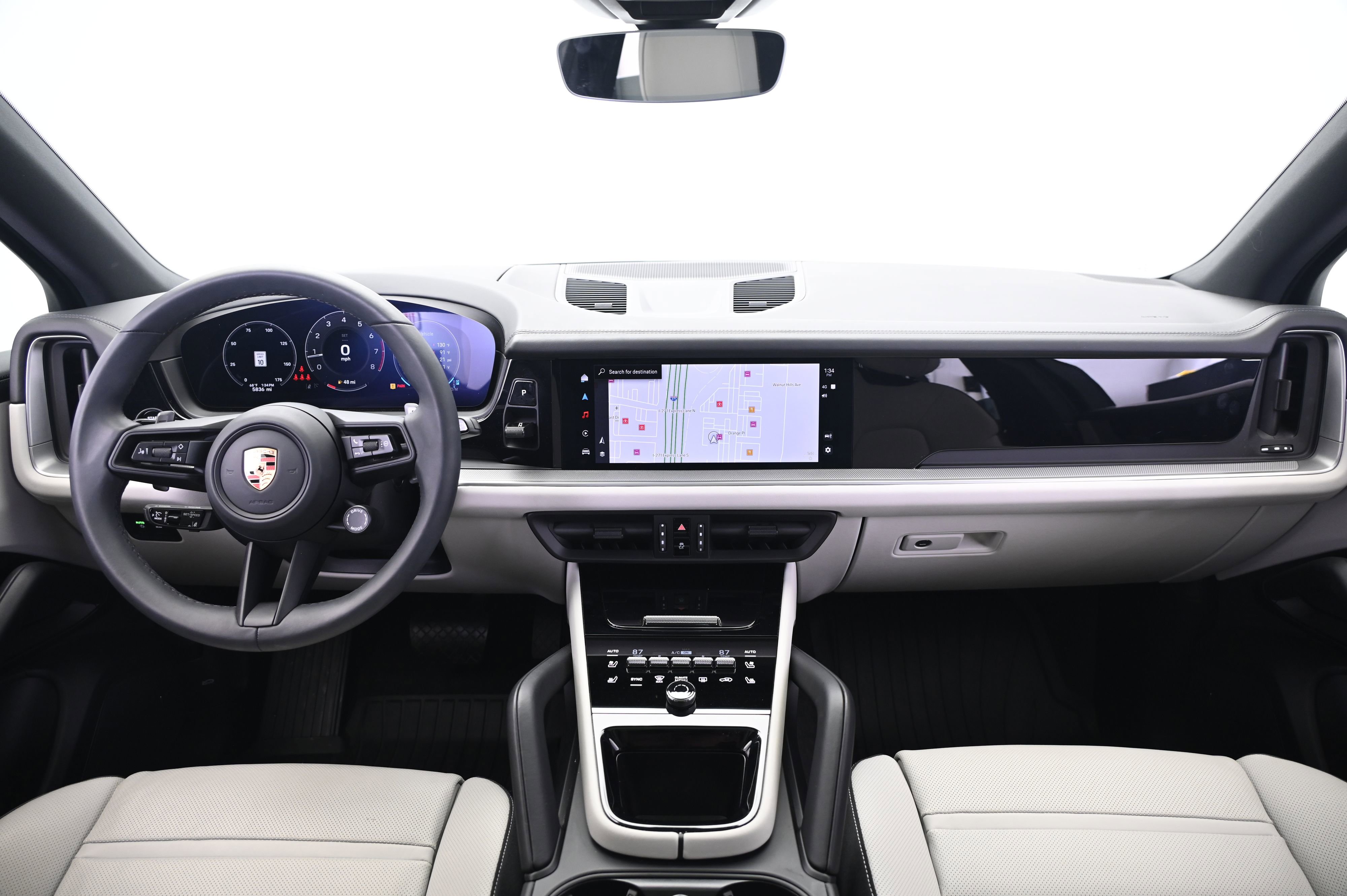 Used 2025 Porsche Cayenne image 31