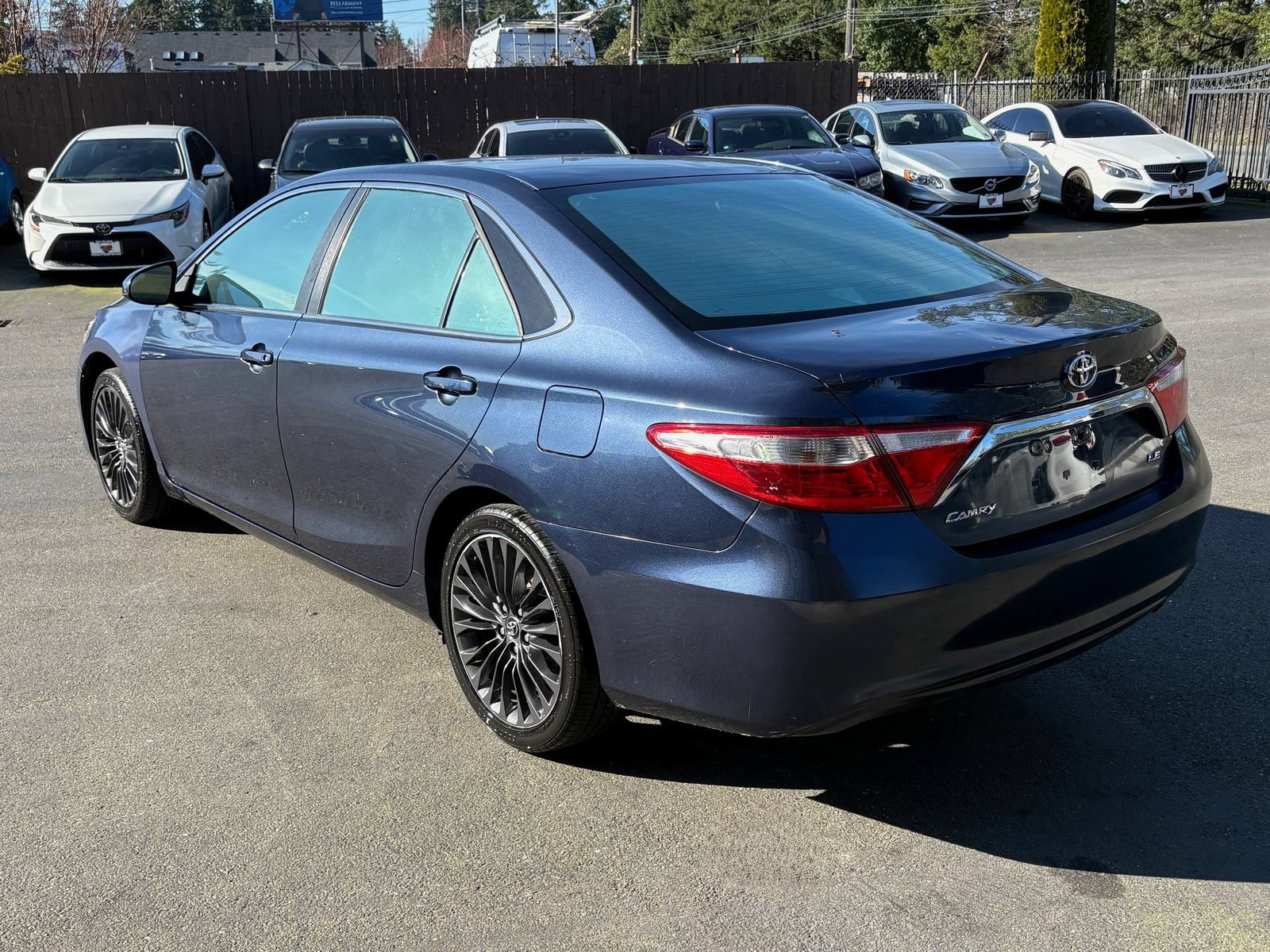 Used 2015 Toyota Camry LE FWD image 5