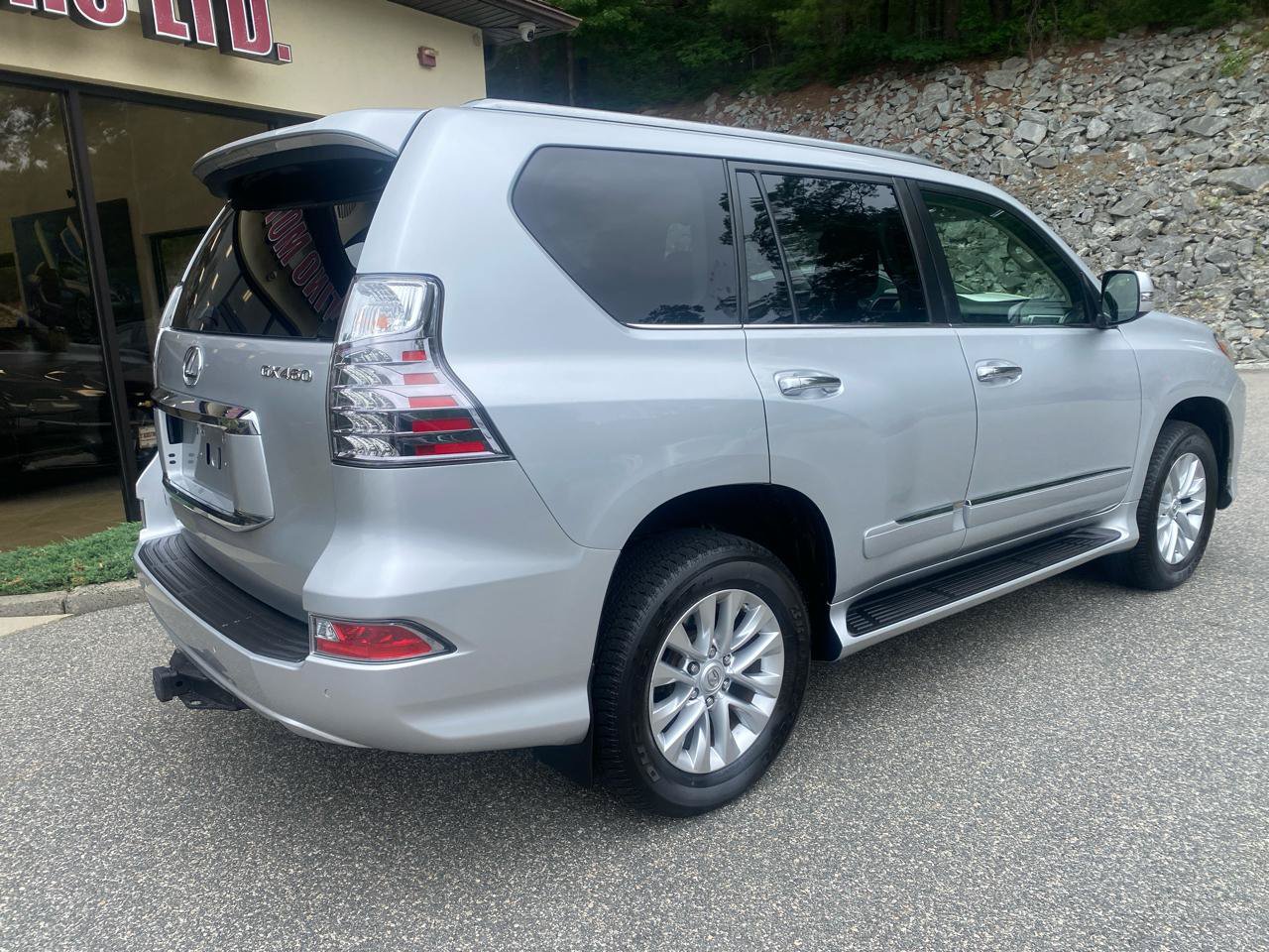 Used 2019 Lexus GX 460 Premium AWD/4WD image 2