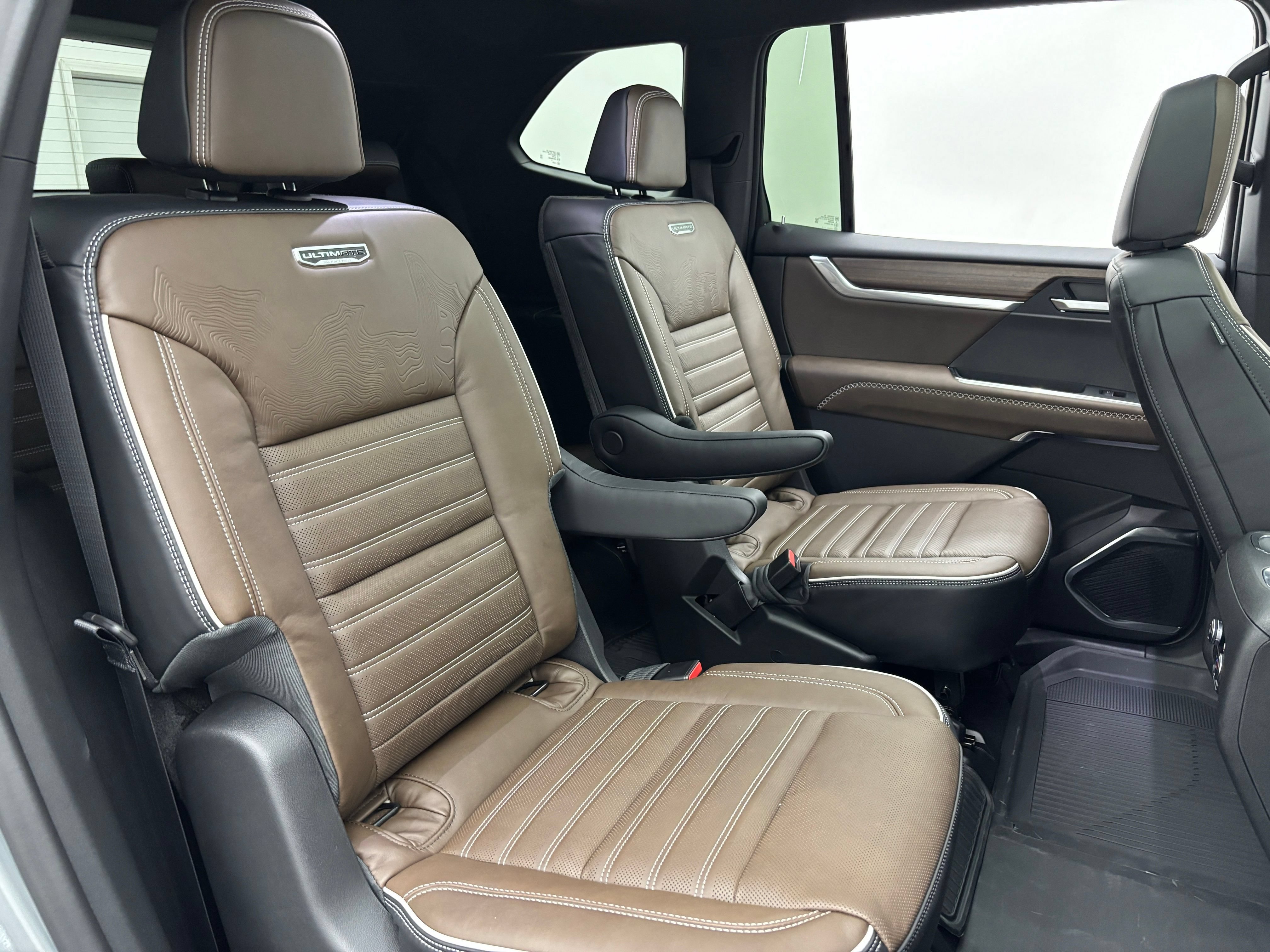New 2027 GMC Acadia Denali Ultimate w/ LPO, Floor Liner Package AWD/4WD image 44